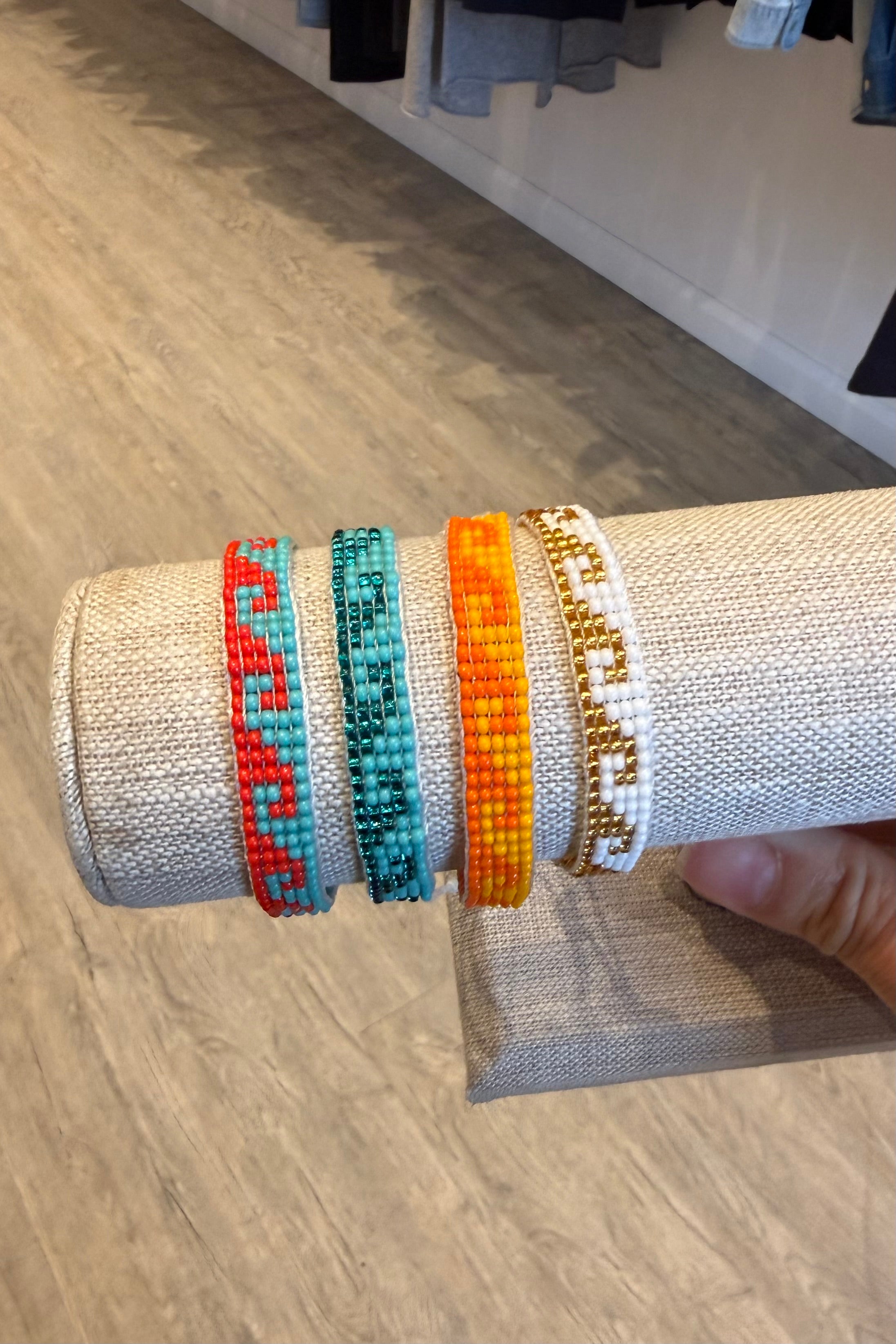 SMALL WAVES BEADED BRACELET