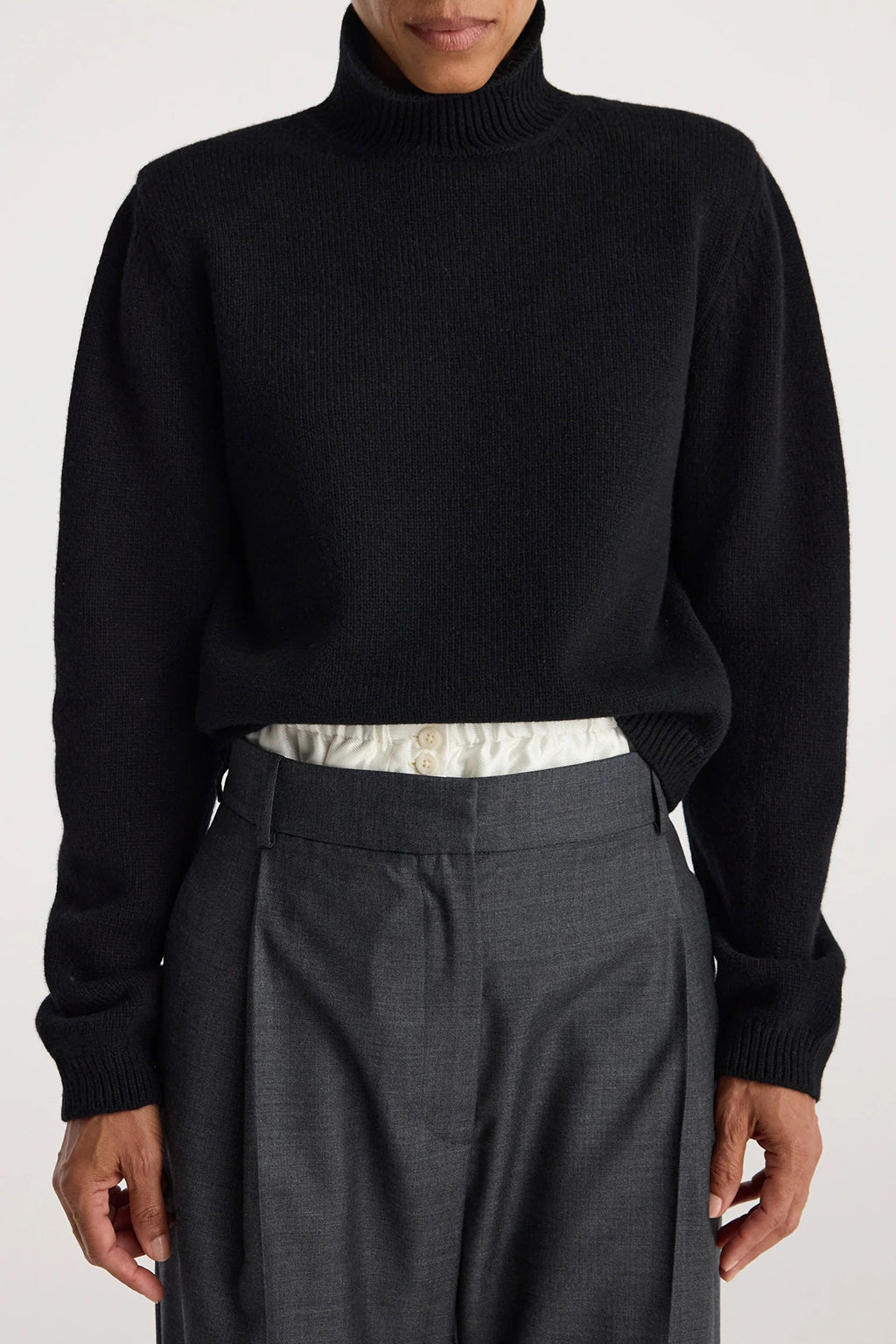 STATEMENT SHOULDER TURTLENECK SWEATER