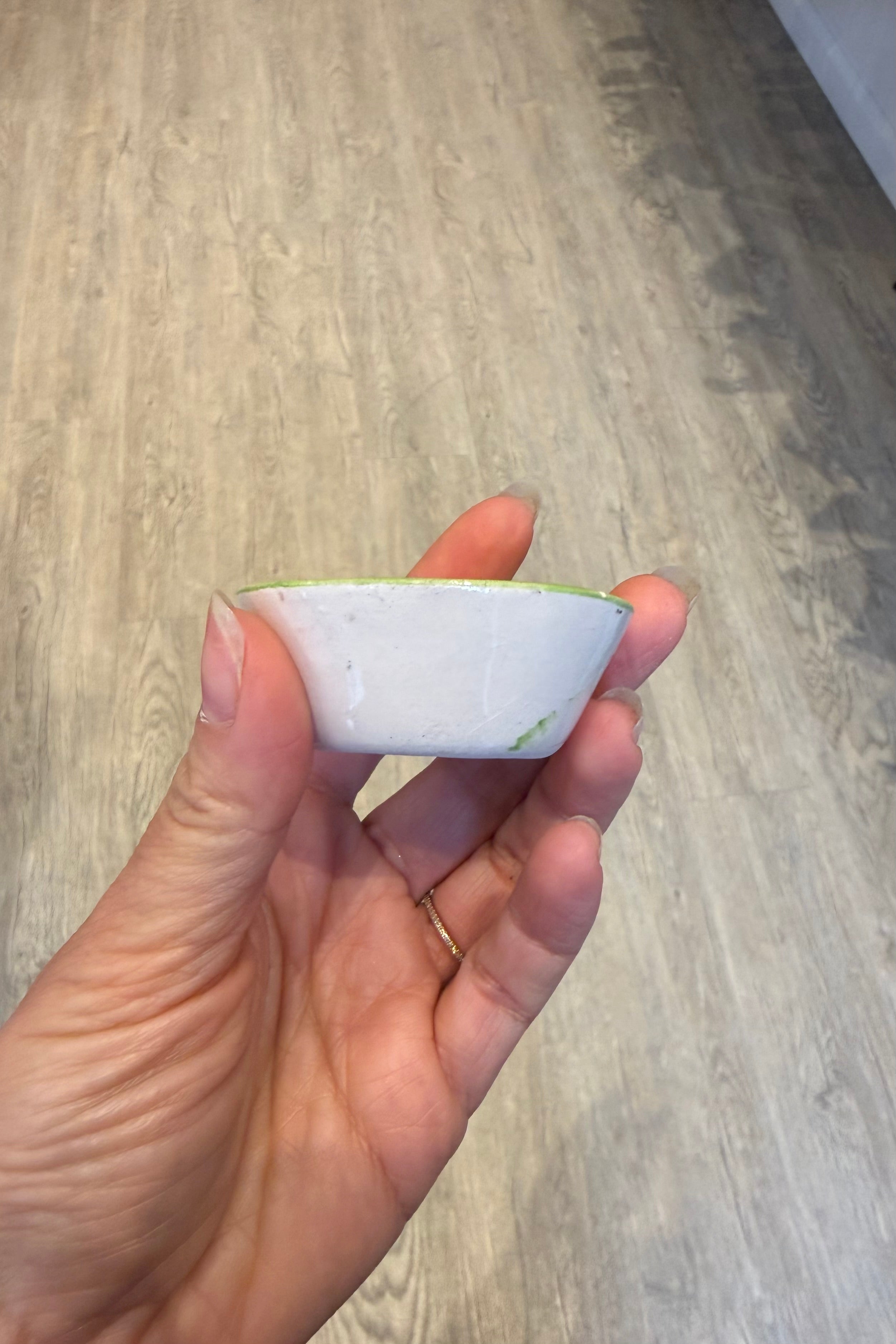 MINI CLAY BOWL IN AVOCADO