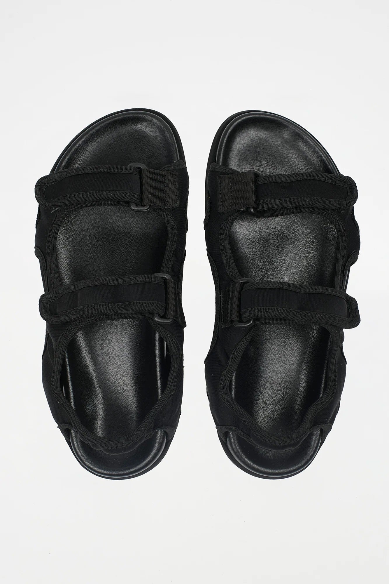 THE WALKING SANDAL SNEAKER