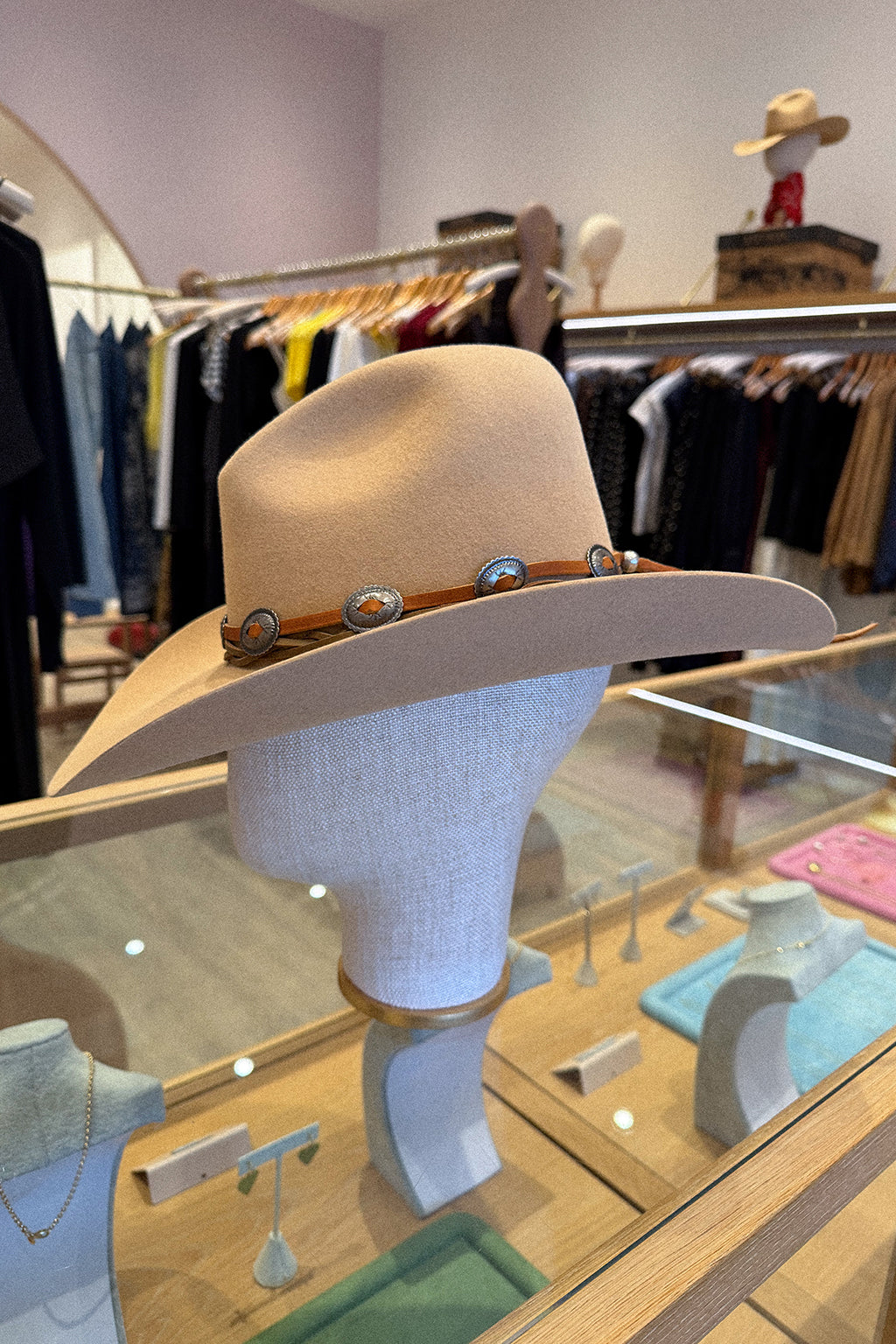 CONCHA HAT BAND IN BROWN LEATHER