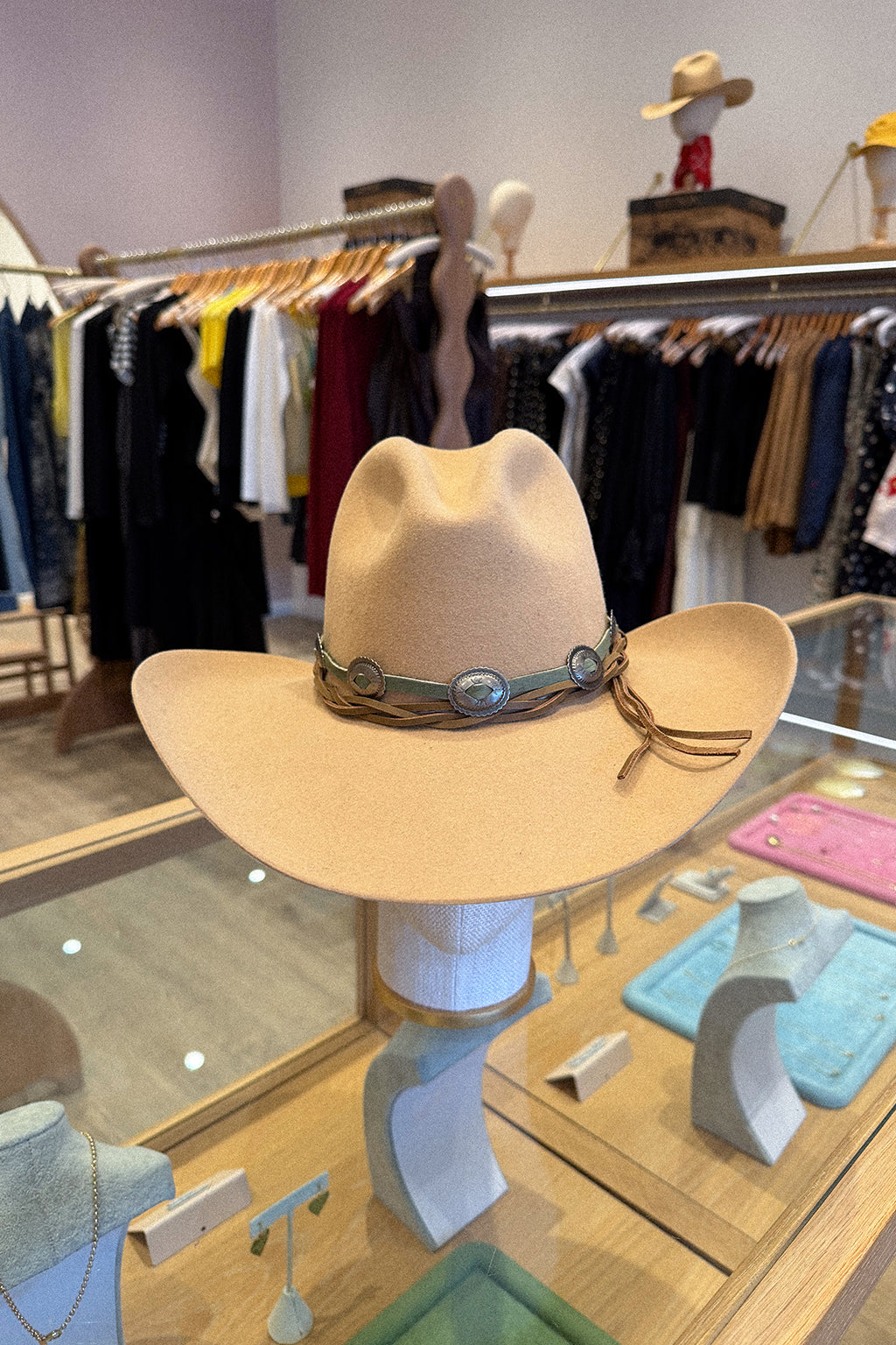 CONCHA HAT BAND IN BROWN LEATHER