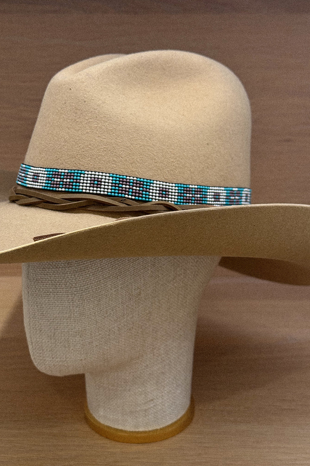 BEADED HAT BAND IN TURQUOISE, WHITE & GREY