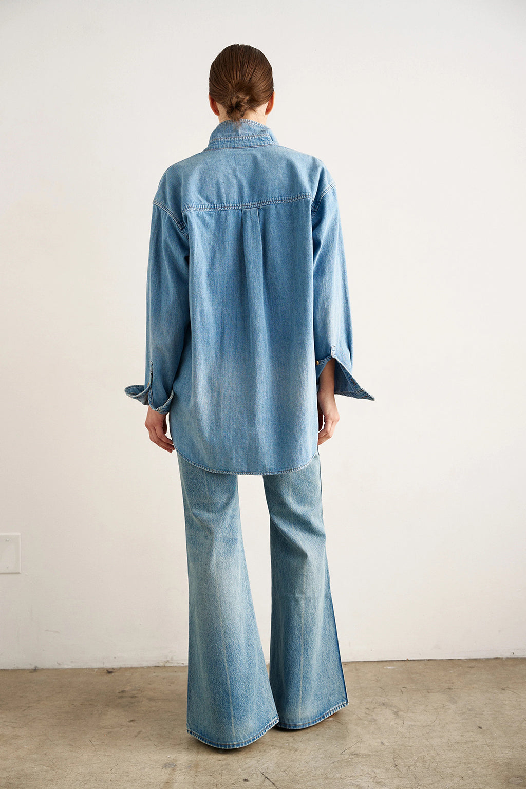 THE ESSENTIAL DENIM SHIRT