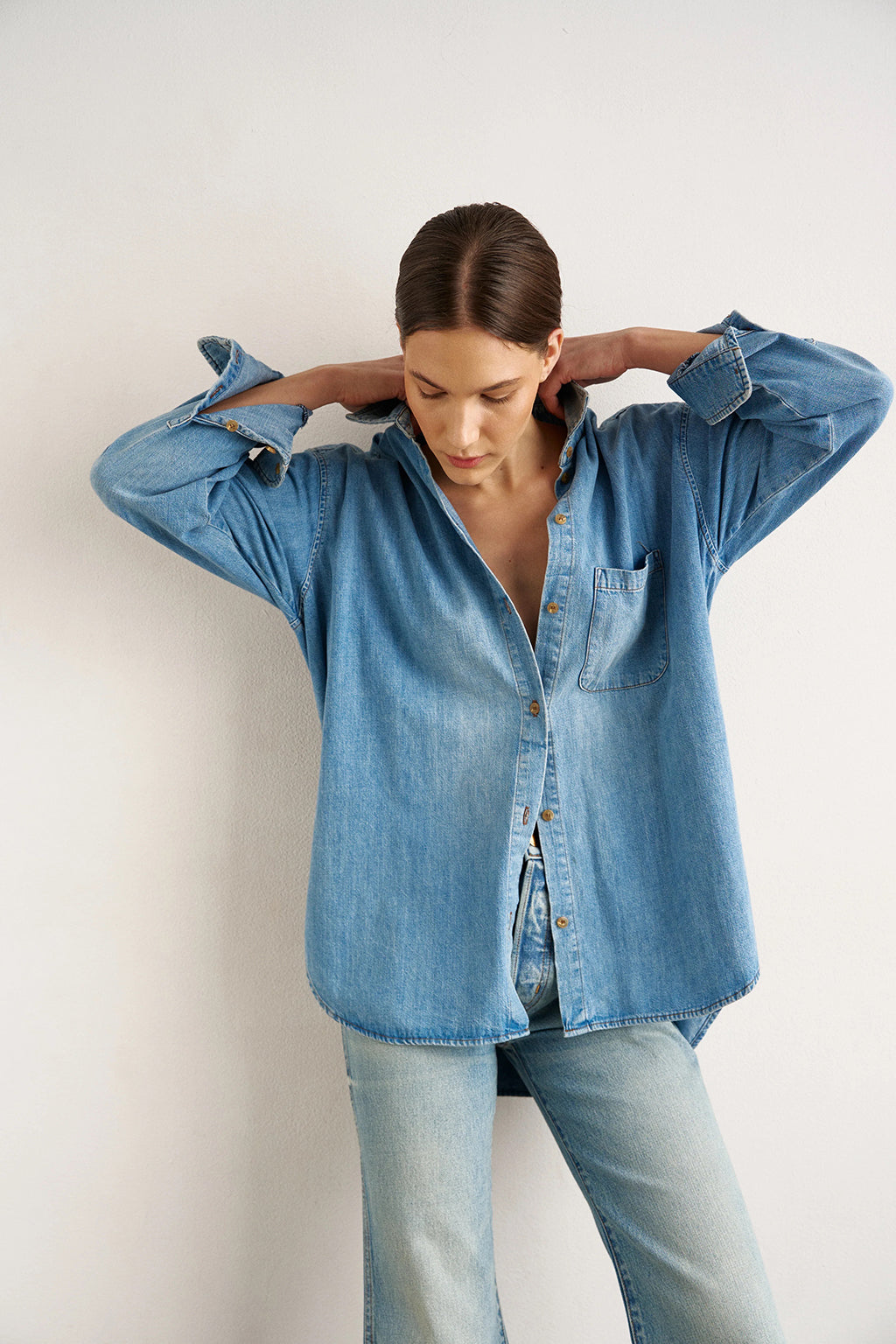 THE ESSENTIAL DENIM SHIRT