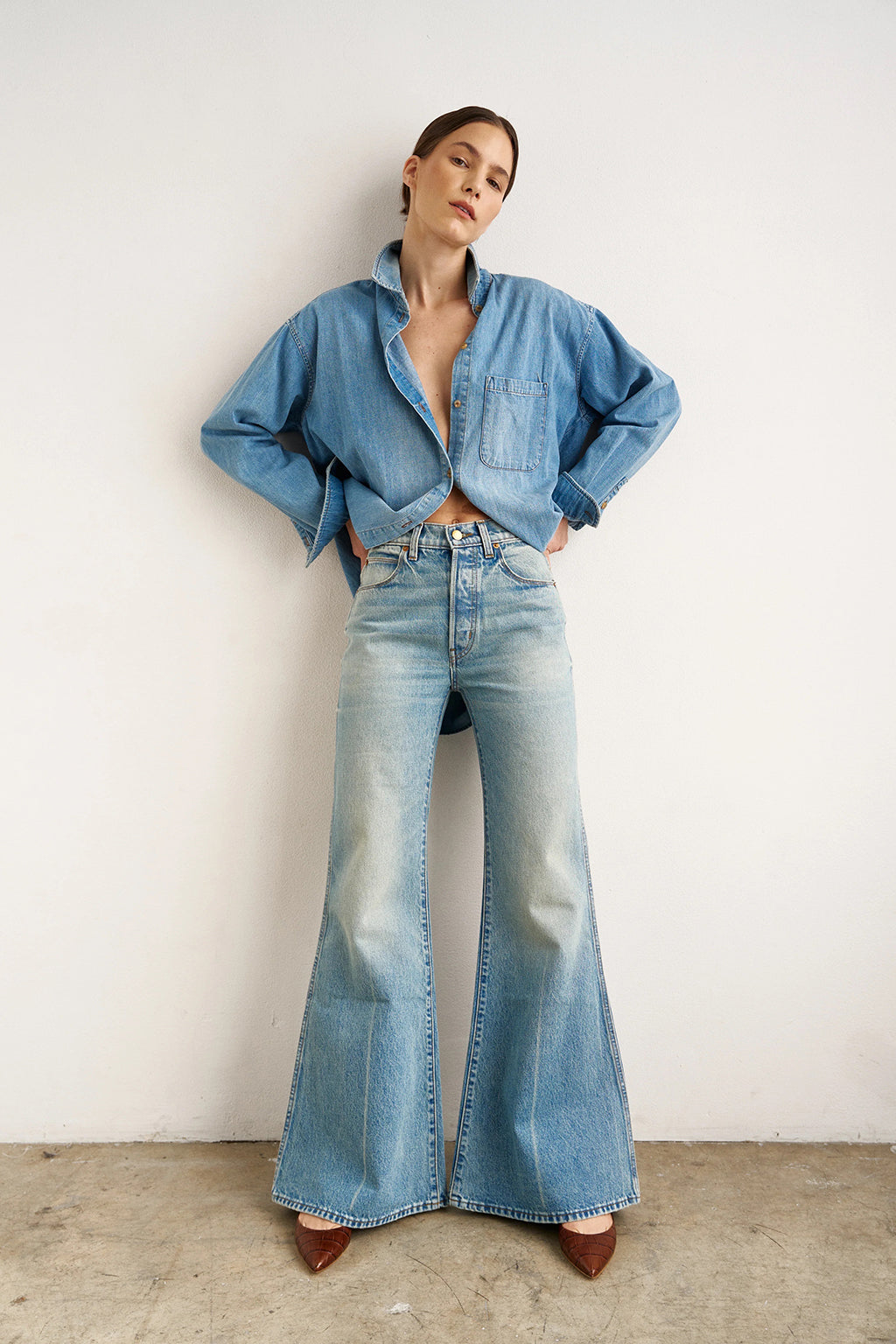 THE ESSENTIAL DENIM SHIRT