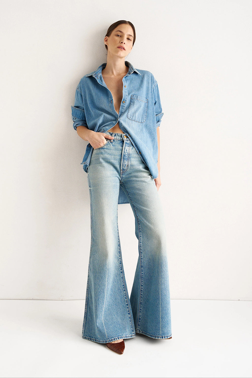 THE ESSENTIAL DENIM SHIRT