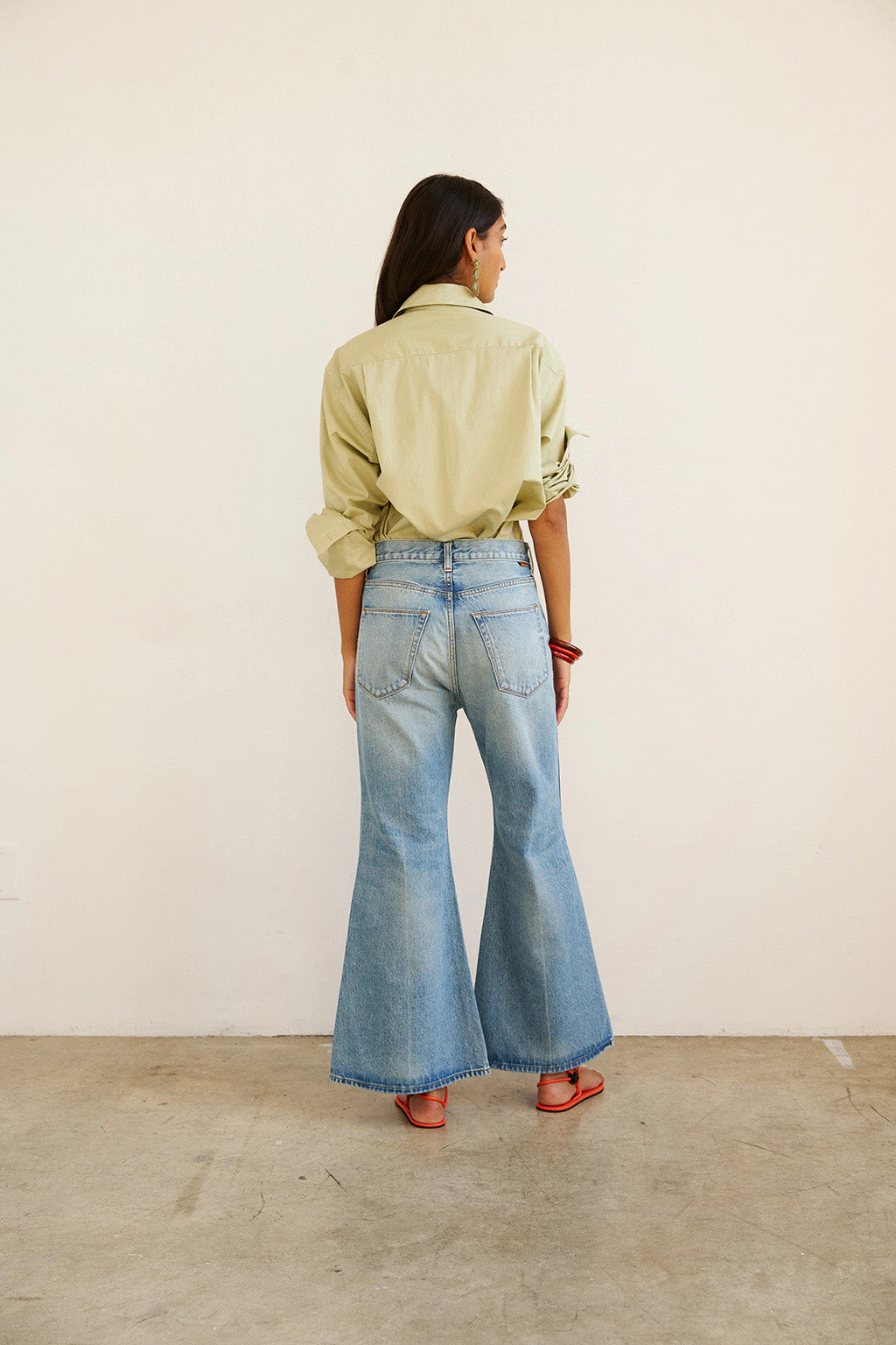 THE BELL CROP IN BLEACH INDIGO