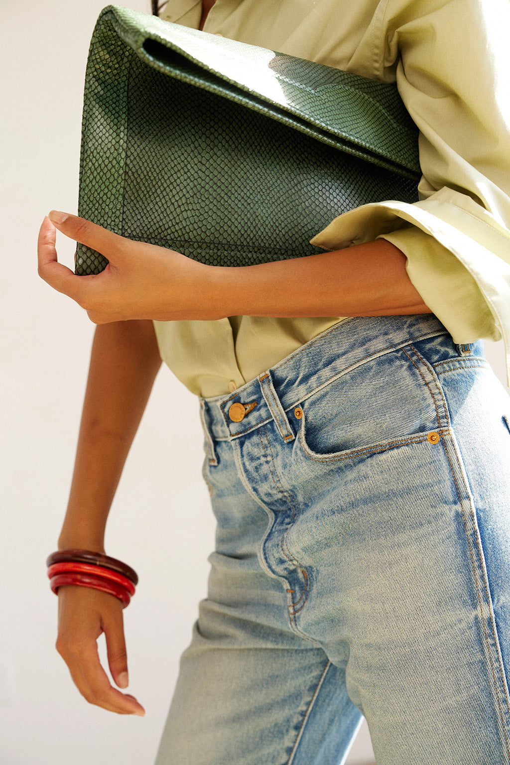 THE BELL CROP IN BLEACH INDIGO