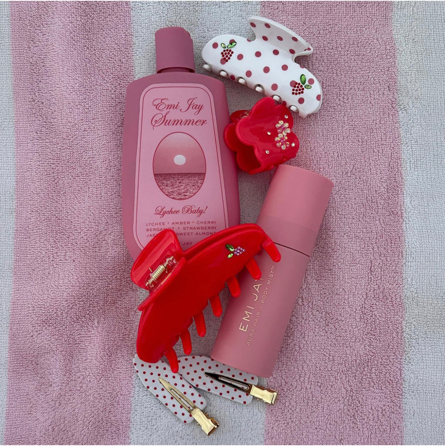 MIDI BLOSSOM CLIP IN SANGRIA BLOOM