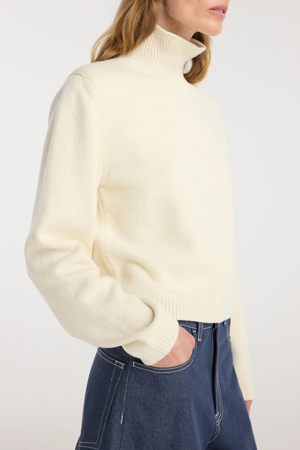 STATEMENT SHOULDER TURTLENECK
