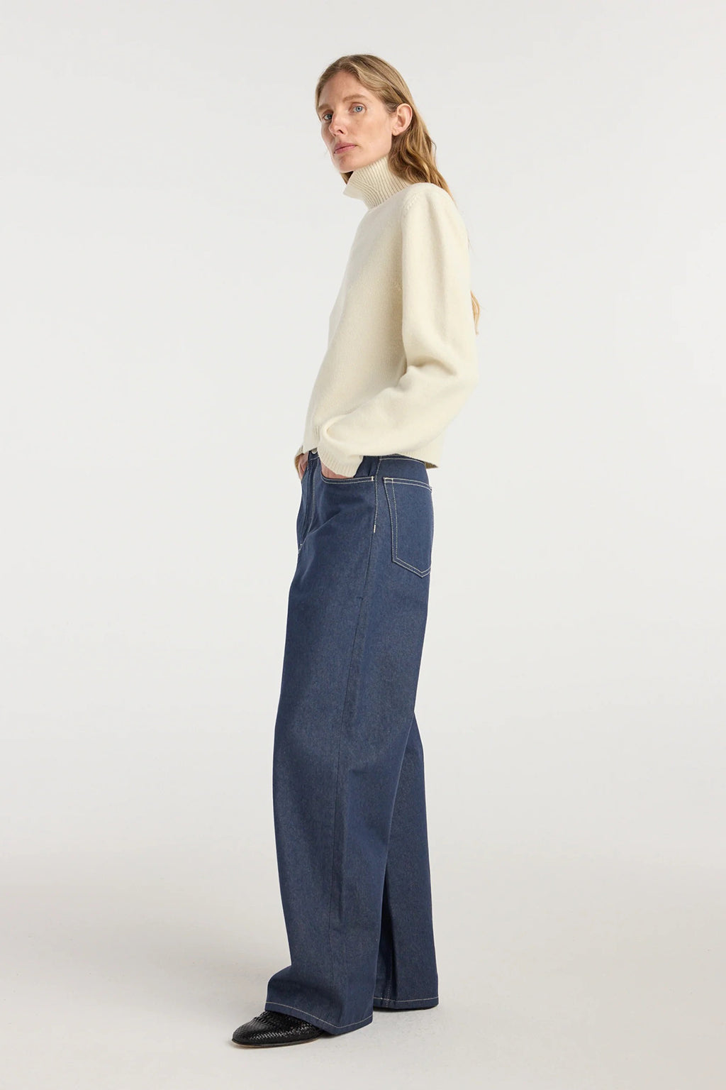 STATEMENT SHOULDER TURTLENECK