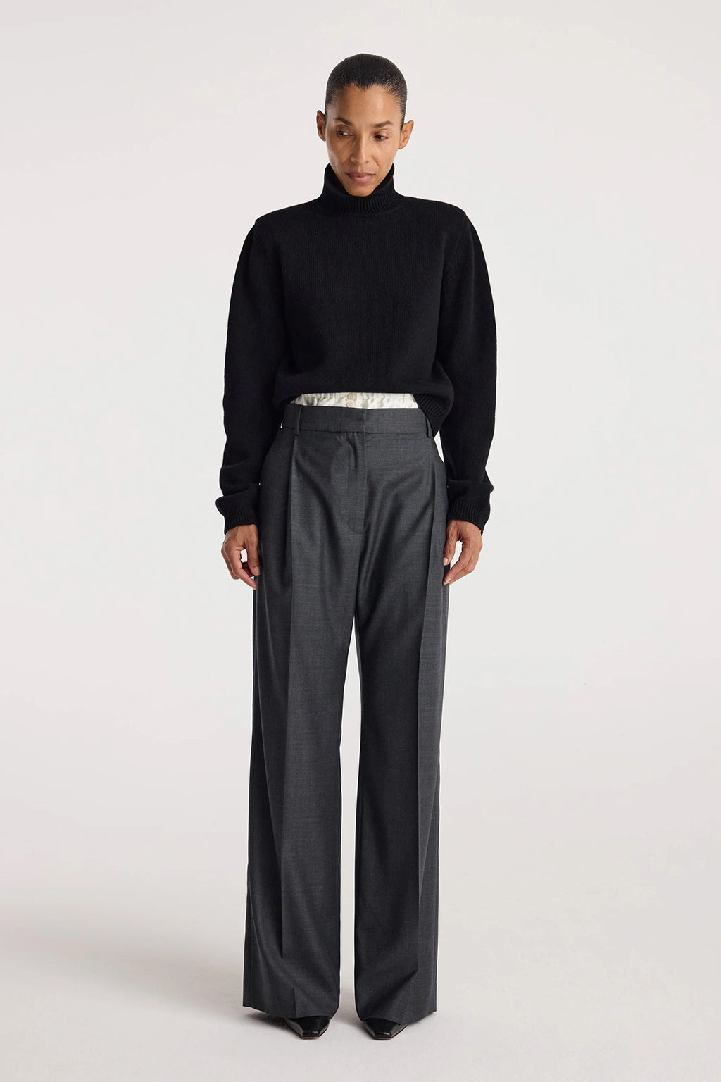 STATEMENT SHOULDER TURTLENECK SWEATER