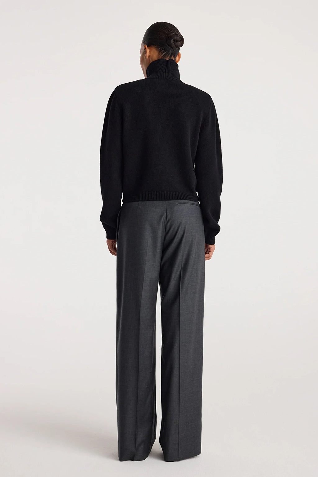 STATEMENT SHOULDER TURTLENECK SWEATER