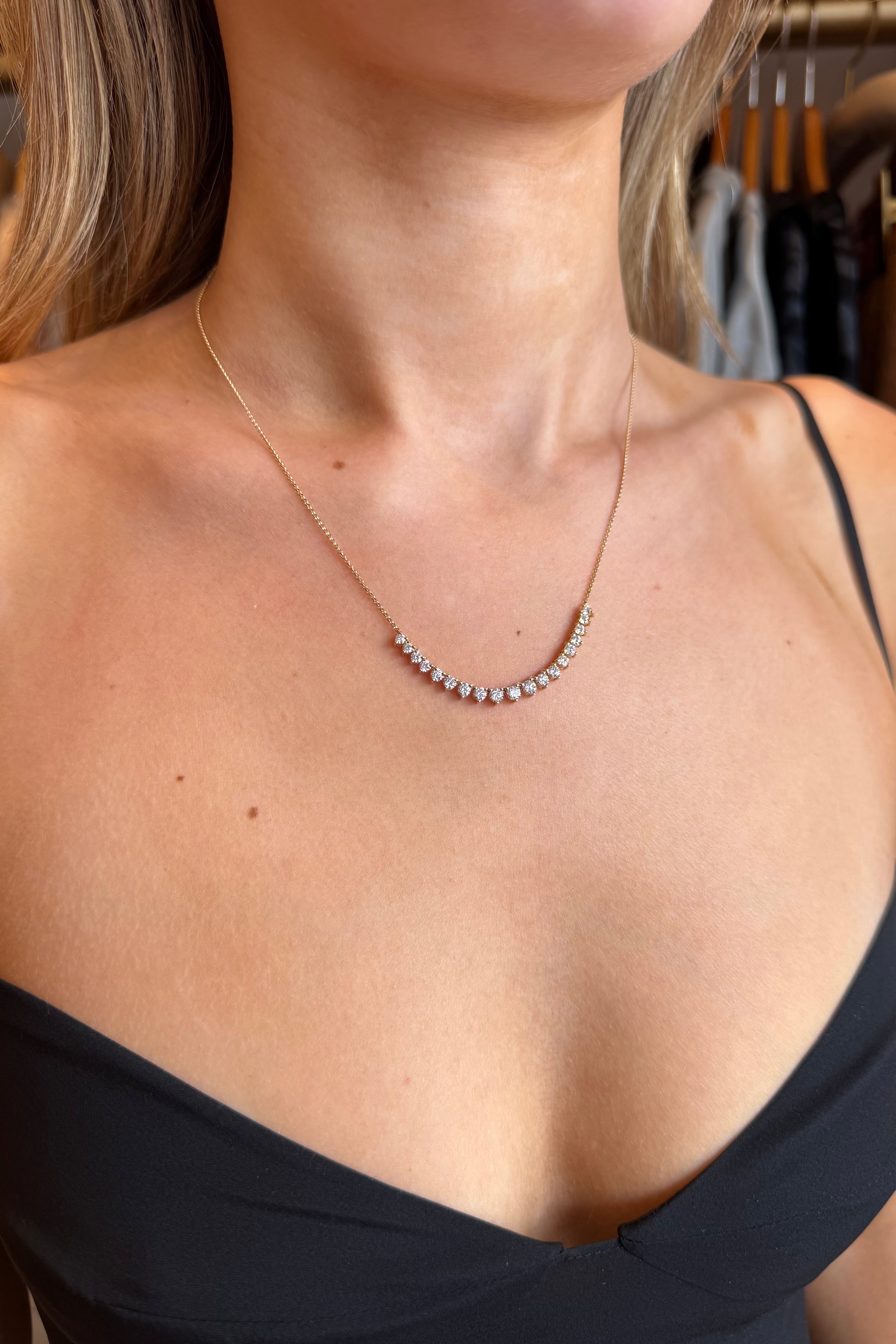 COLLIER DE DIAMANTS DÉCROISSANTS