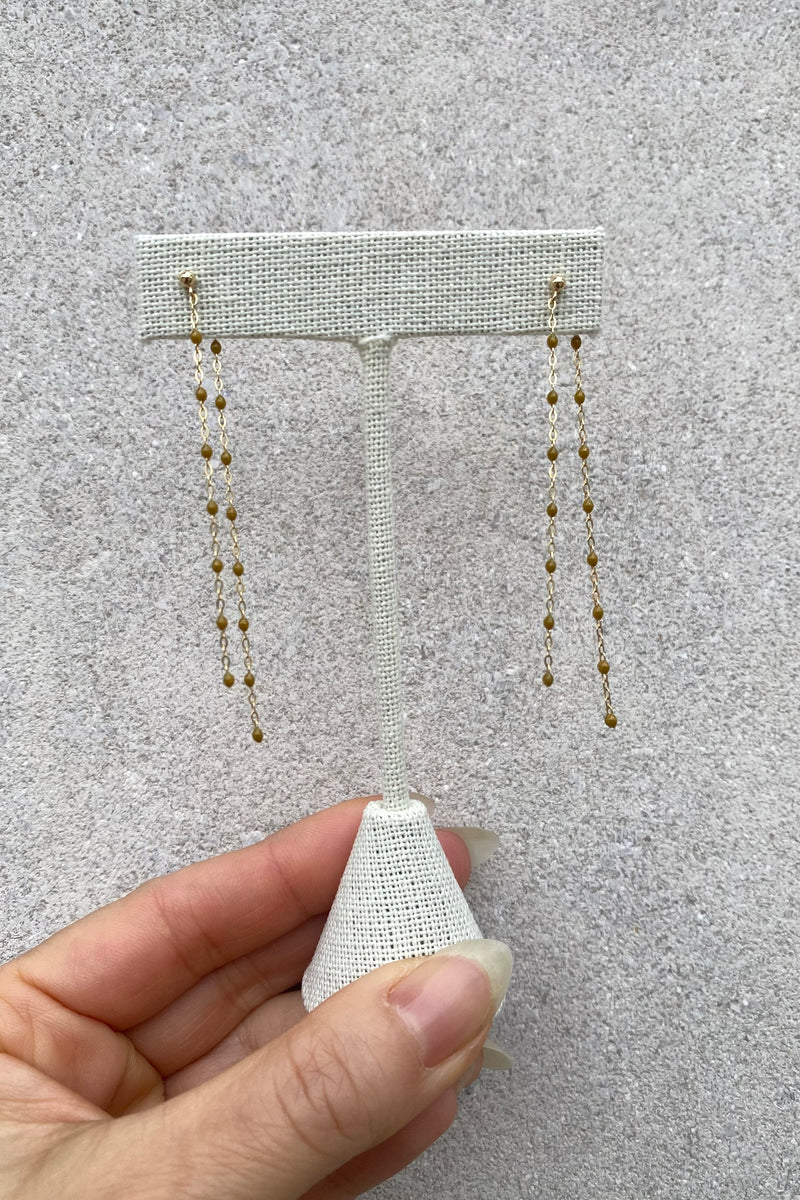 CLASSIC DANCING EARRINGS IN GOLD