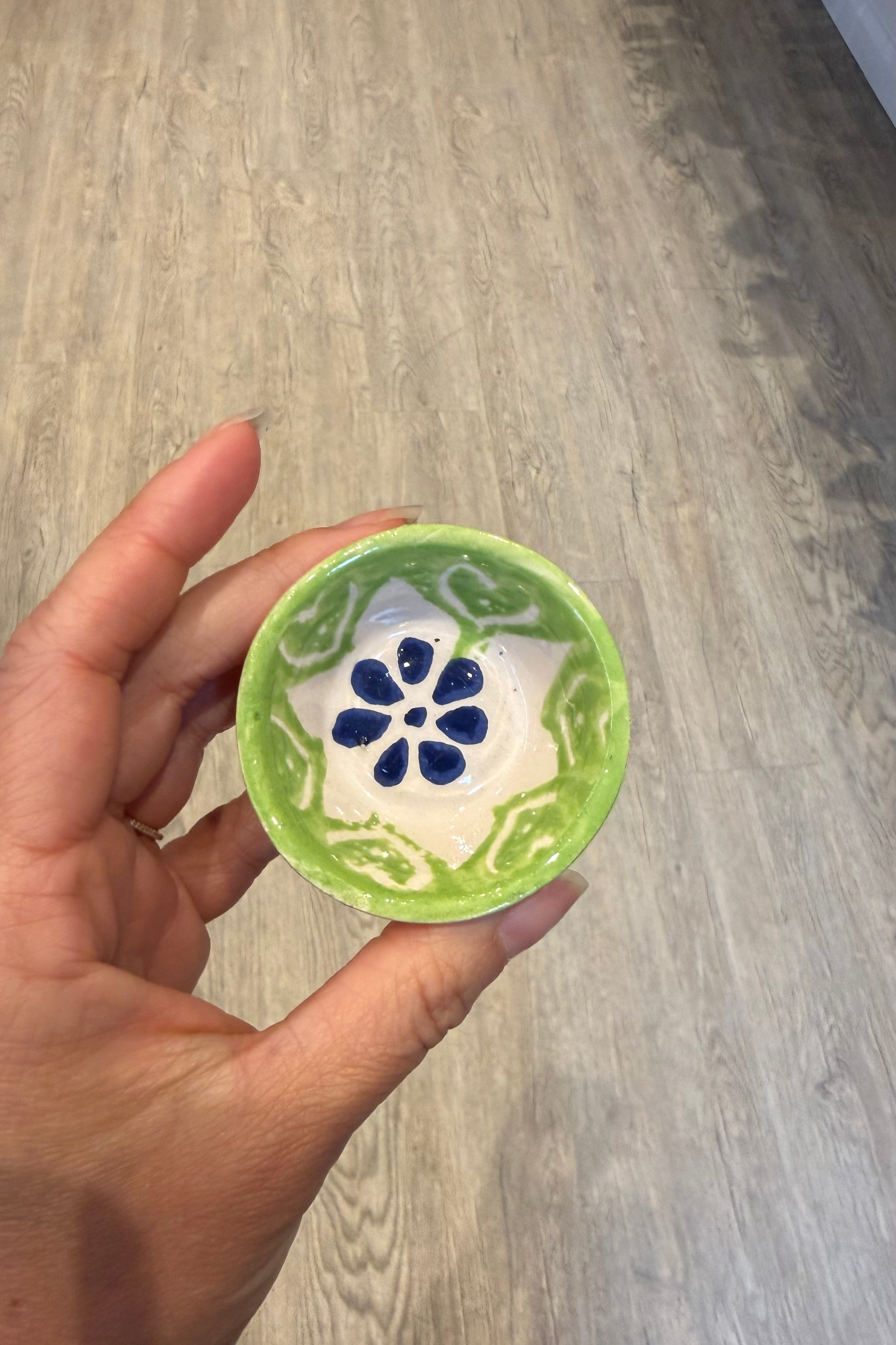 MINI CLAY BOWL IN AVOCADO