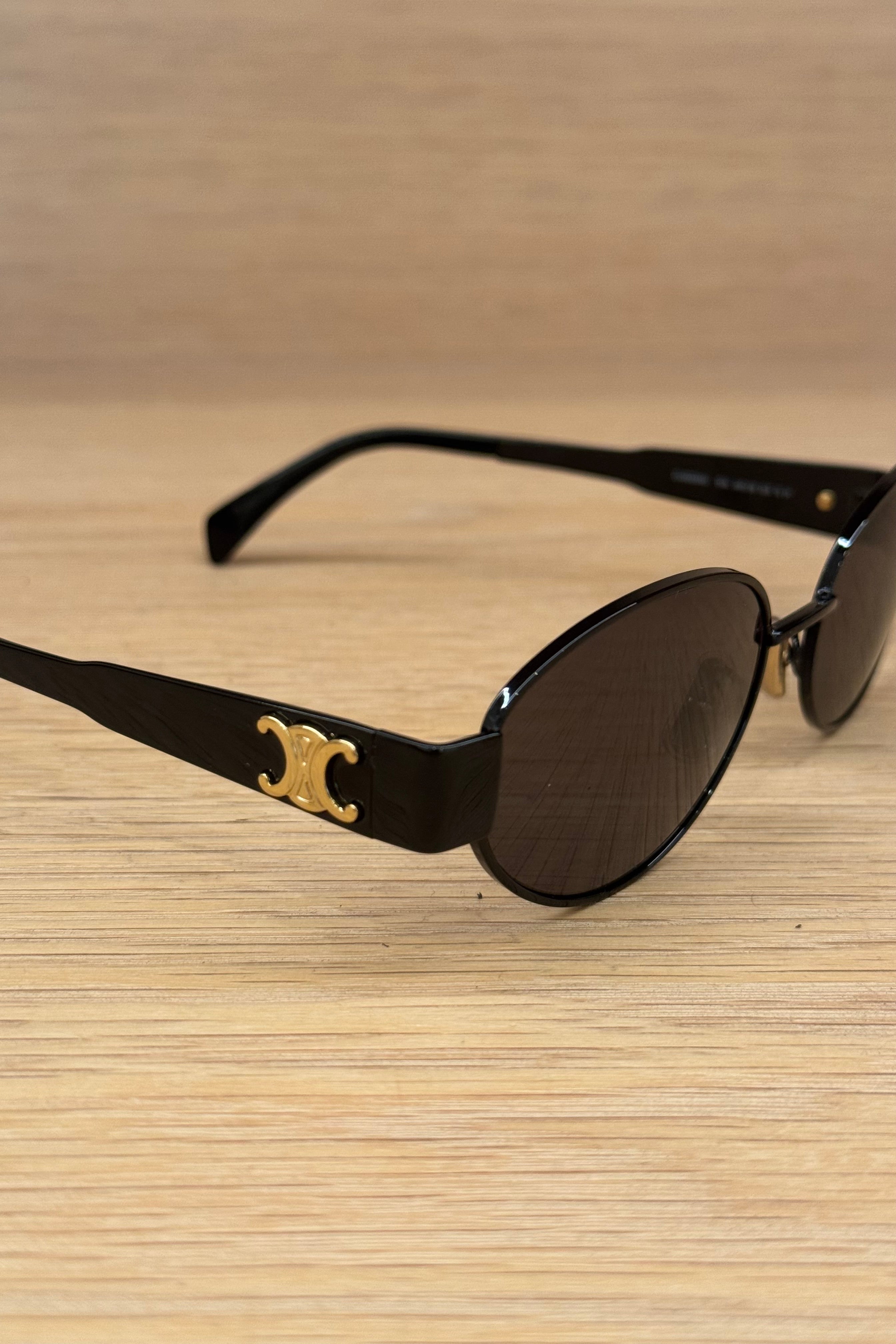 LUNETTES DE SOLEIL TRIOMPHE MÉTAL 01 NOIRES - CL40235U