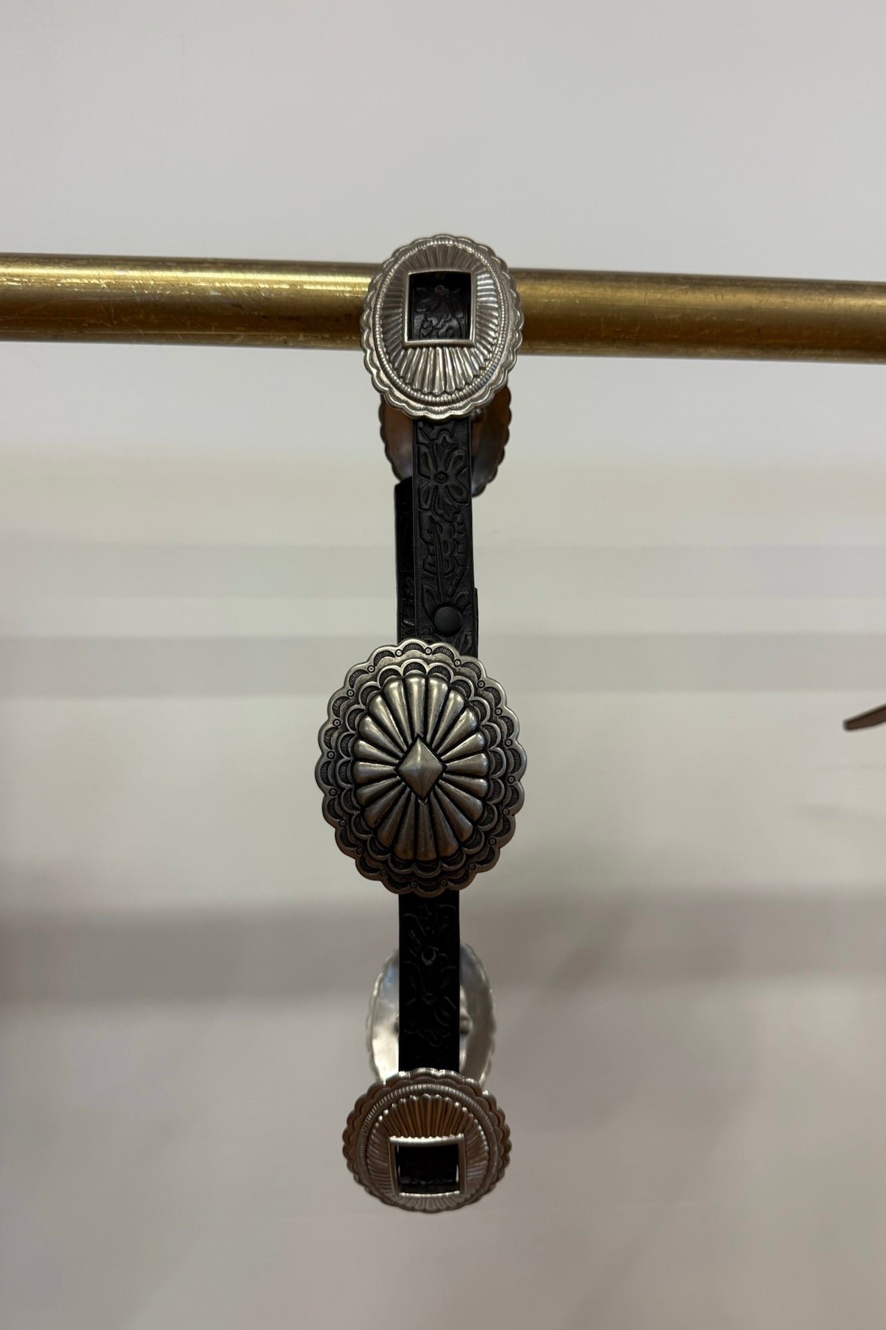 THE TOOLED LEATHER CONCHO BELT