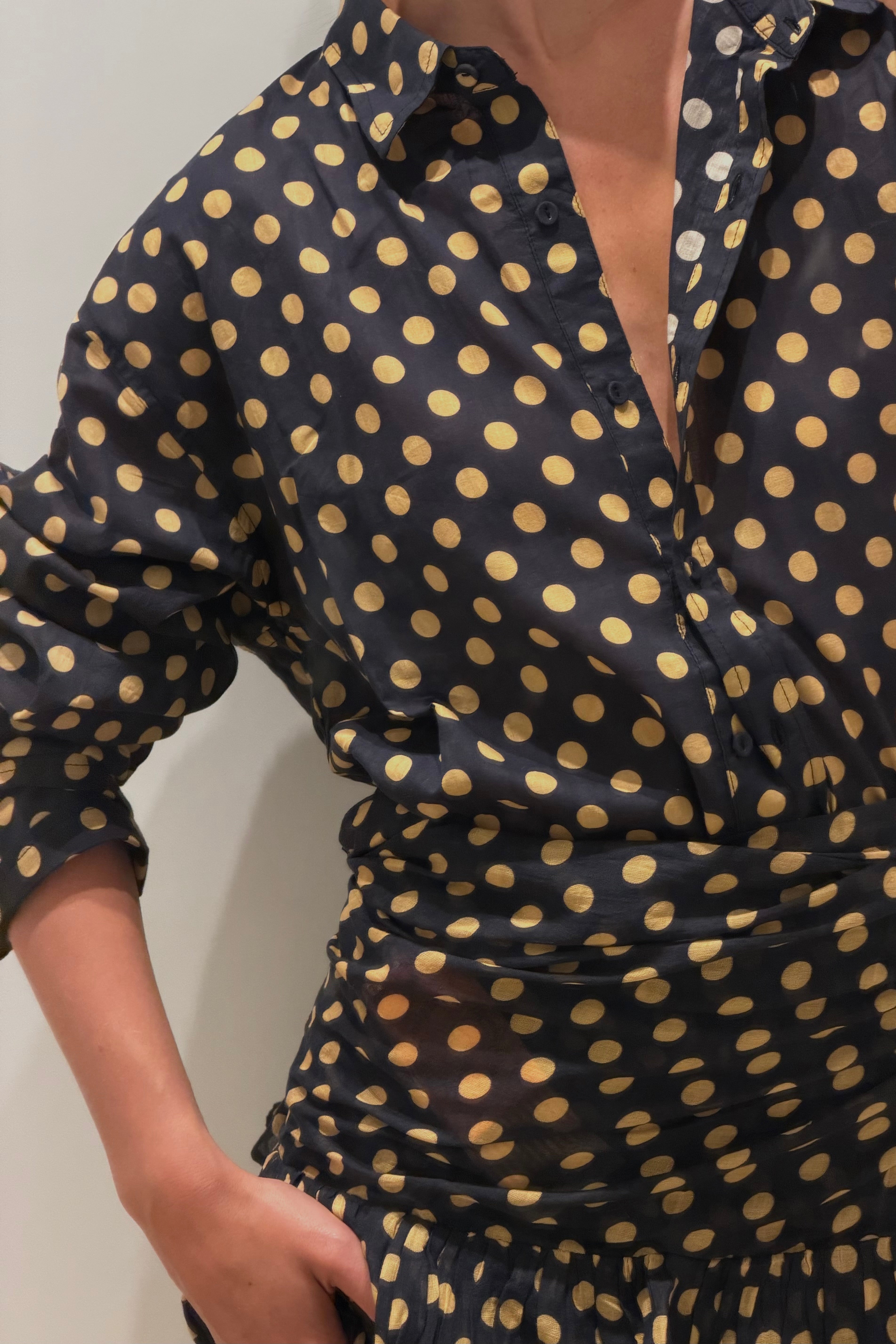 CLASSIC BUTTON DOWN