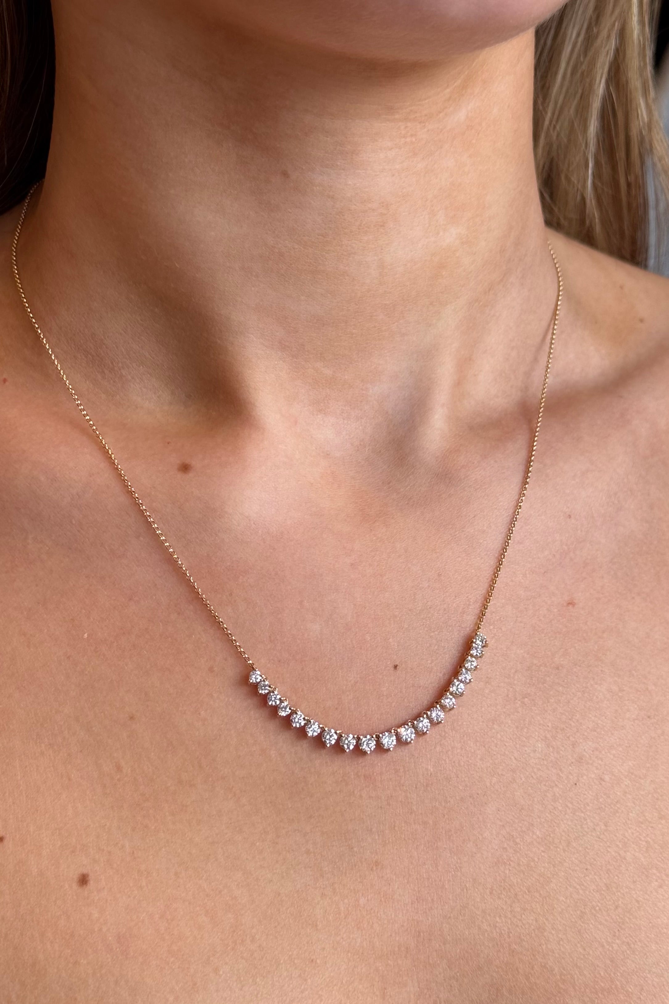 COLLIER DE DIAMANTS DÉCROISSANTS