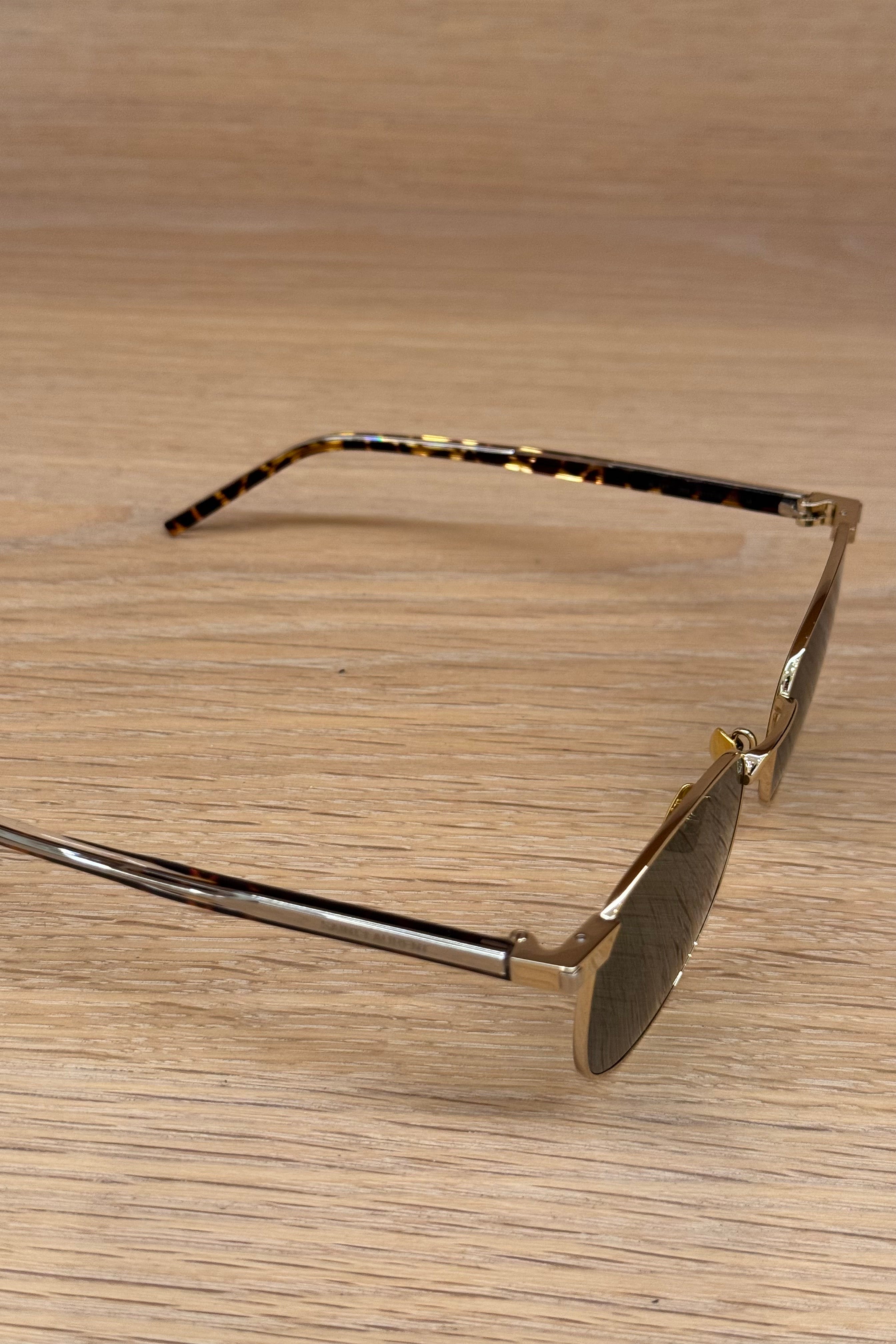 LUNETTES DE SOLEIL MÉTAL DORÉ