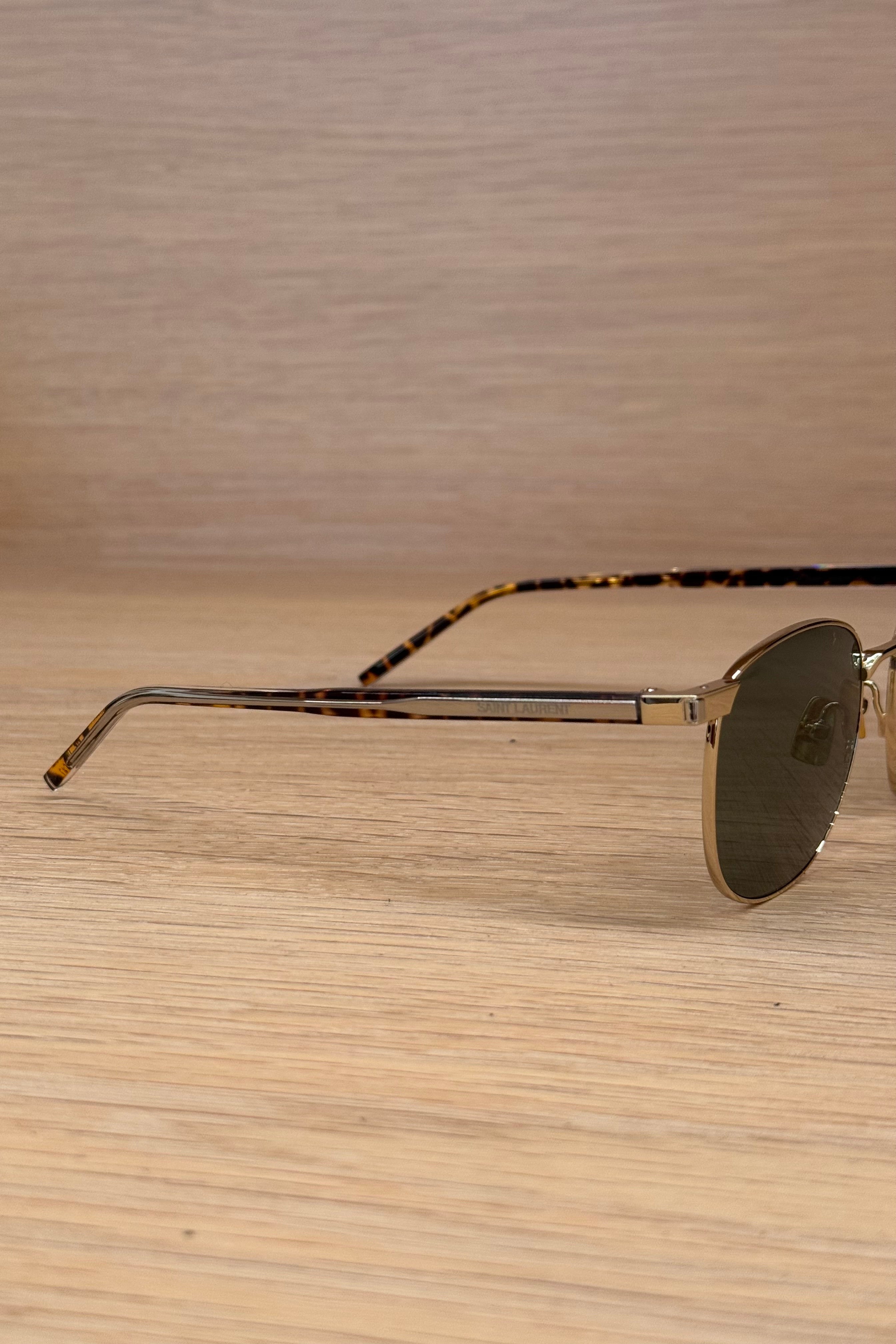 LUNETTES DE SOLEIL MÉTAL DORÉ