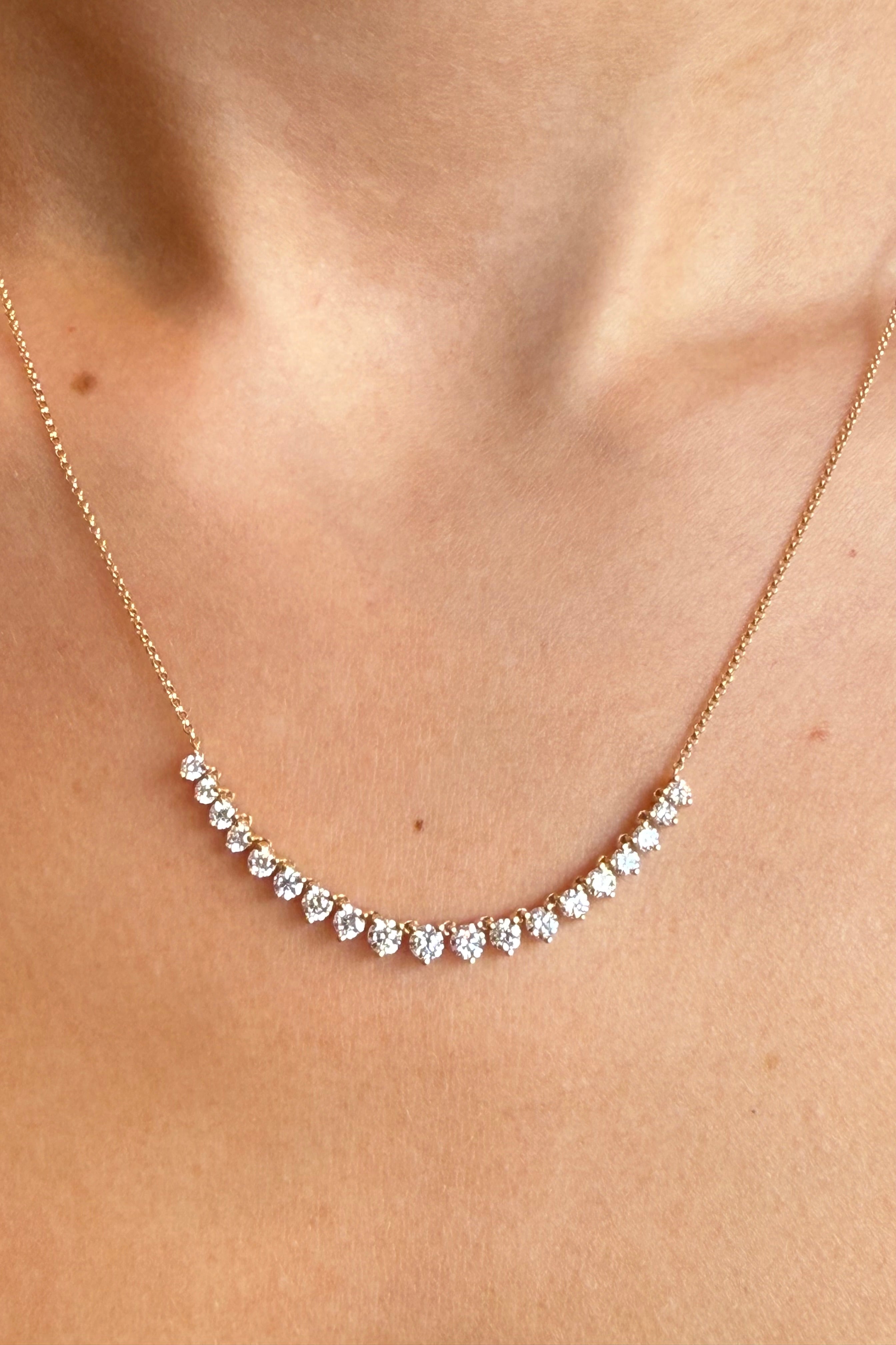 COLLIER DE DIAMANTS DÉCROISSANTS