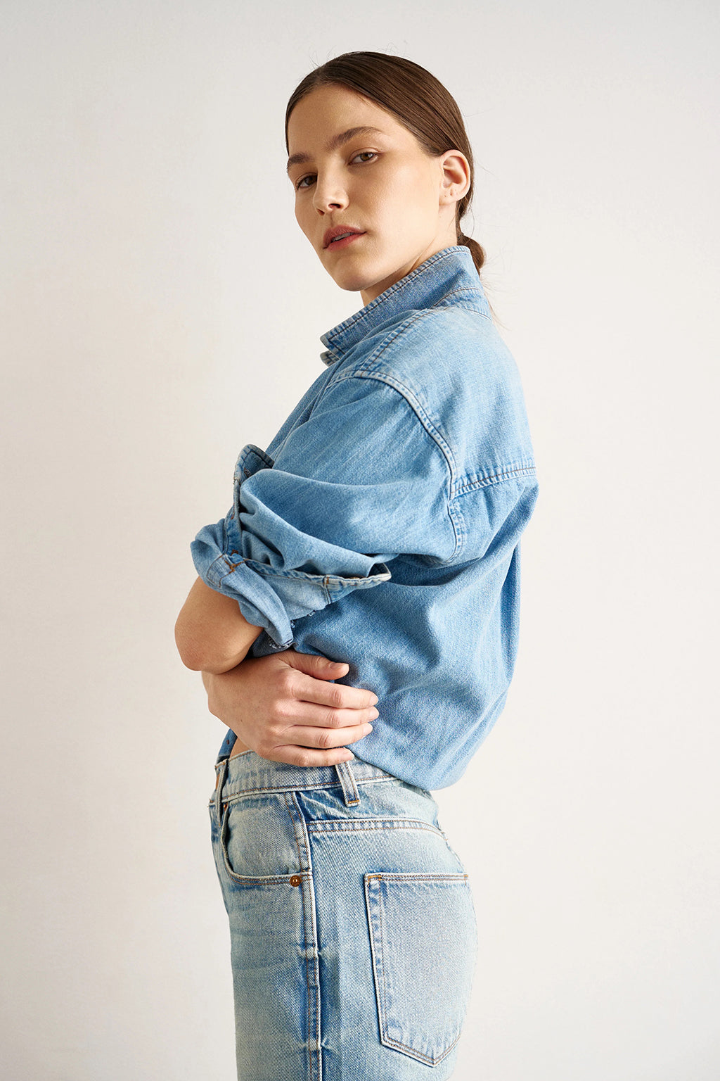 THE ESSENTIAL DENIM SHIRT
