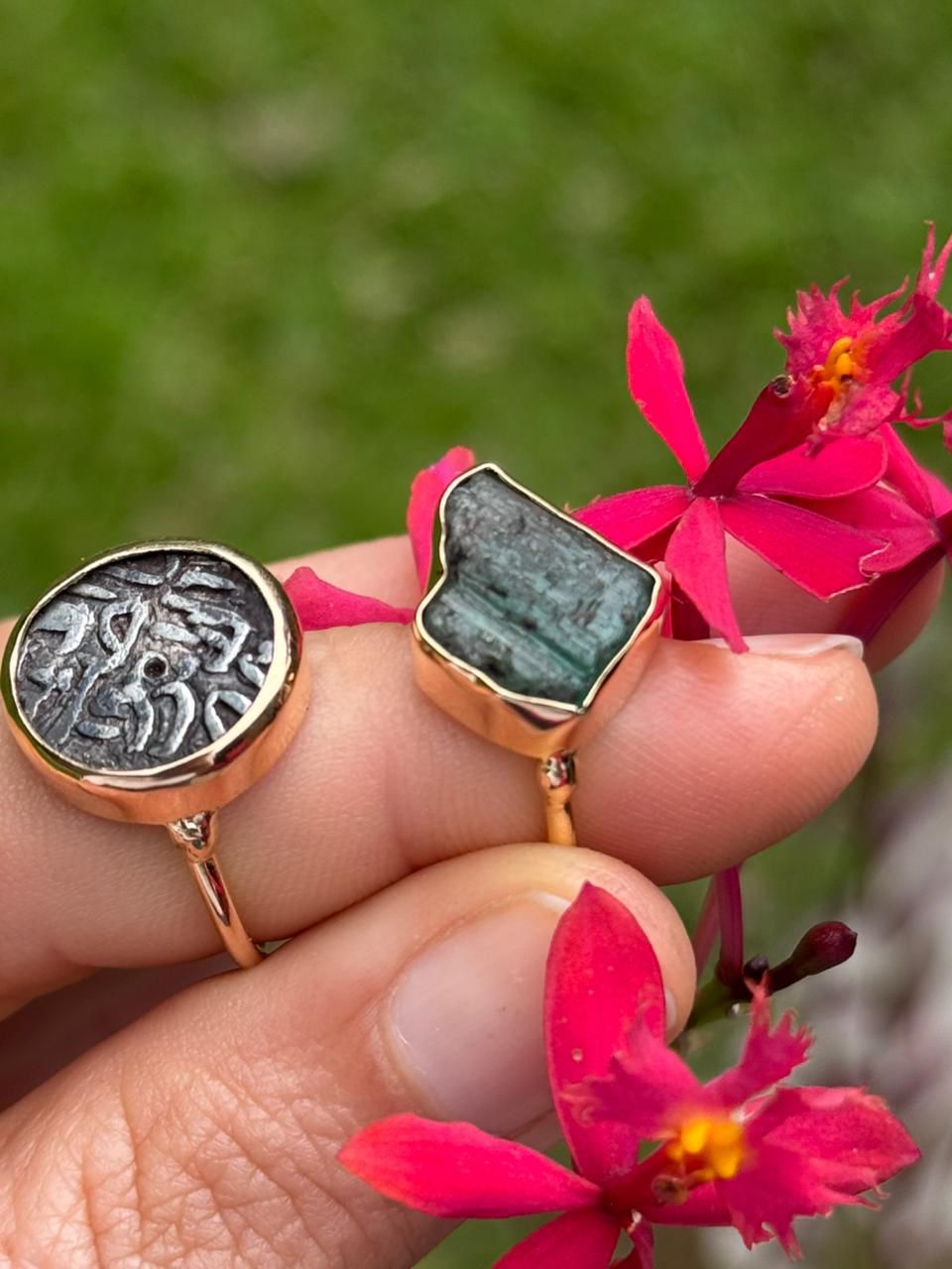 18K GOLD & UNCUT EMERALD RING