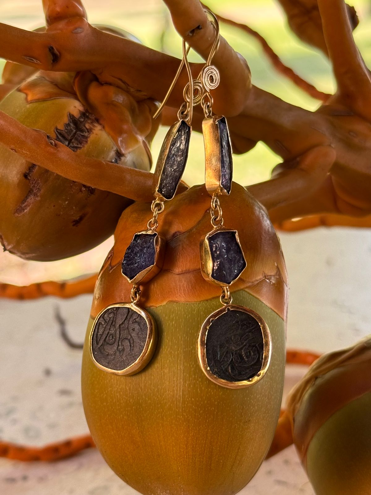 18K YELLOW GOLD & TANZANITE EARRINGS