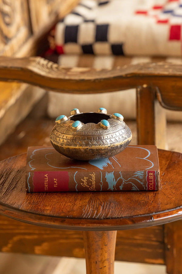 SILVER STAMPED SCALLOPED POT WITH TURQUOSIE