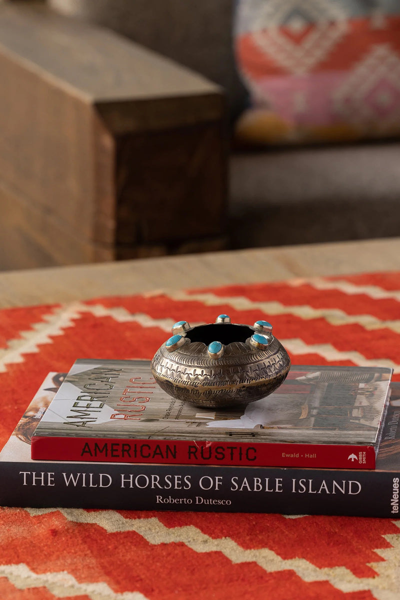 SILVER STAMPED SCALLOPED POT WITH TURQUOSIE
