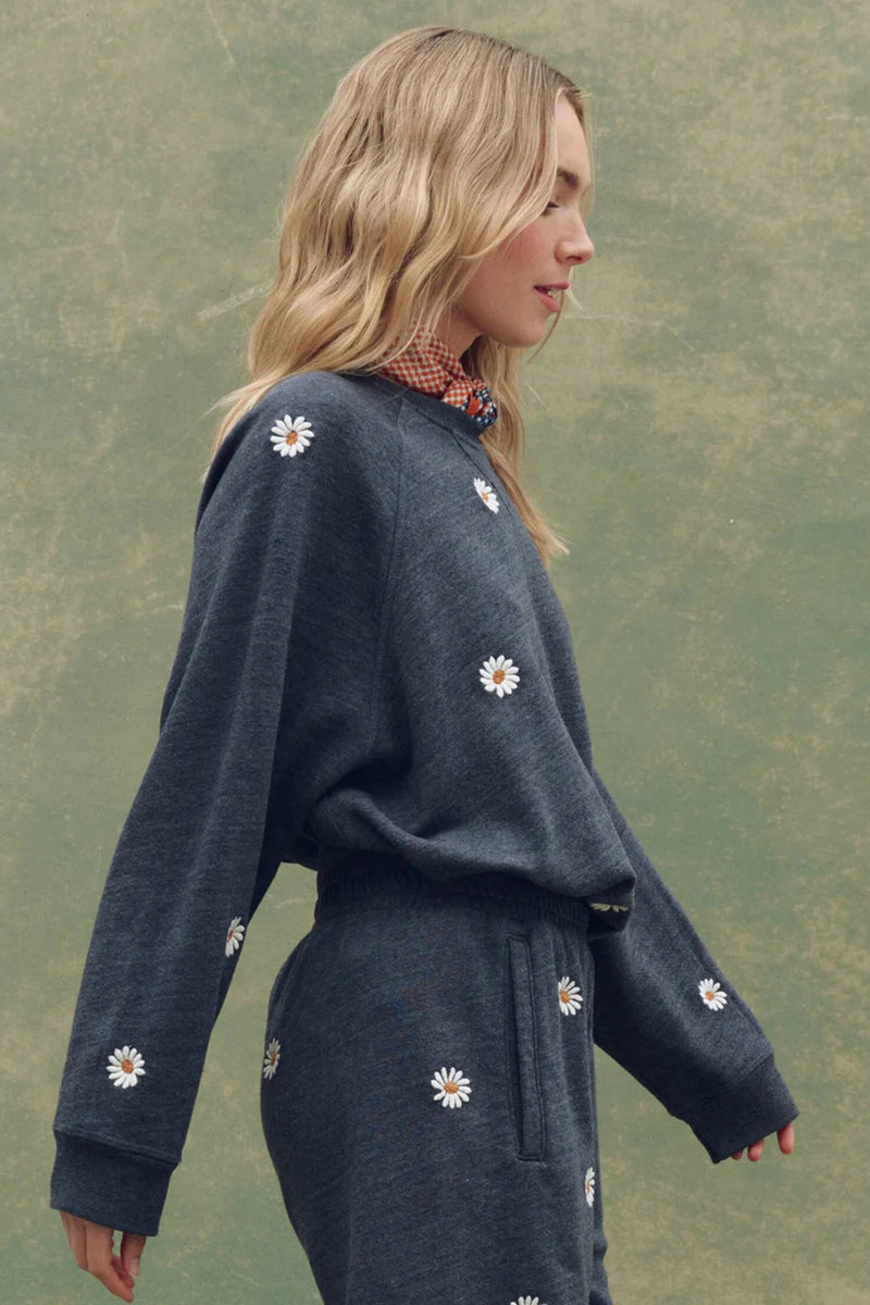 THE SLOUCH SWEATSHIRT WITH DAISY EMBROIDERY